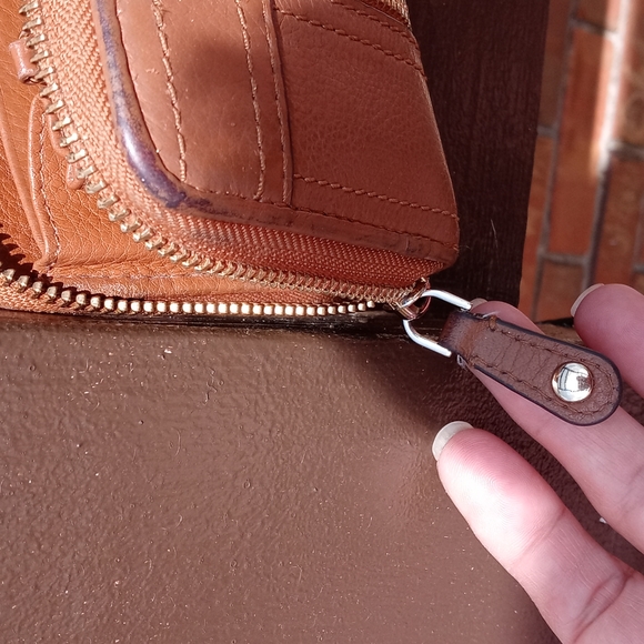 MICHAEL KORS LEATHER ZIP WALLETT - Picture 4 of 8